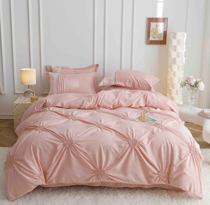 Lenjerie de Pat din Finet Premium cu Inimi Brodate, 6 piese - Roz