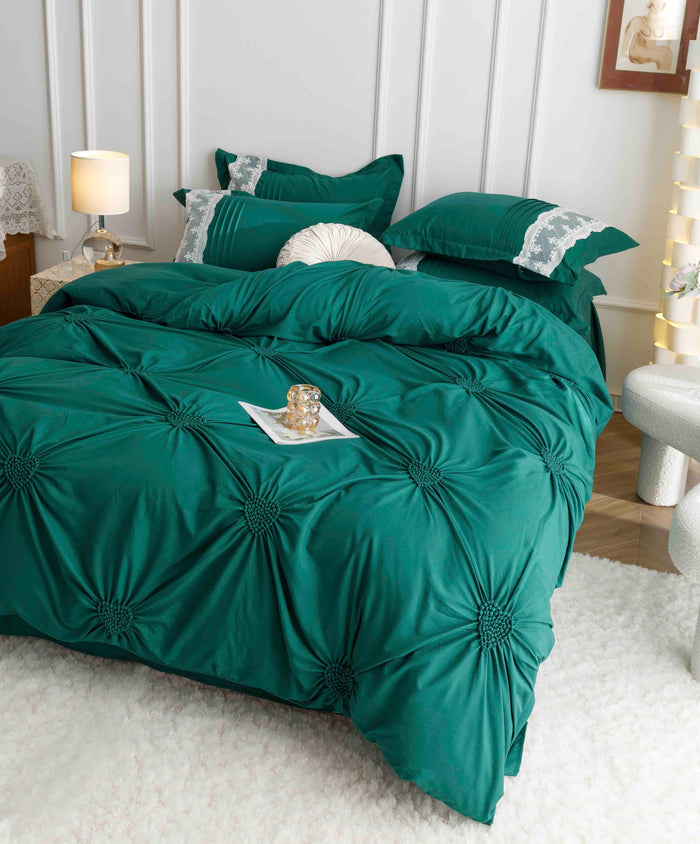 Lenjerie de Pat din Finet Premium cu Inimi Brodate, 6 piese - Verde Smarald