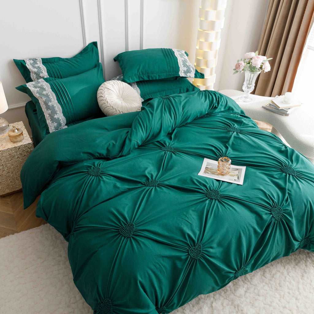 Lenjerie de Pat din Finet Premium cu Inimi Brodate, 6 piese - Verde Smarald