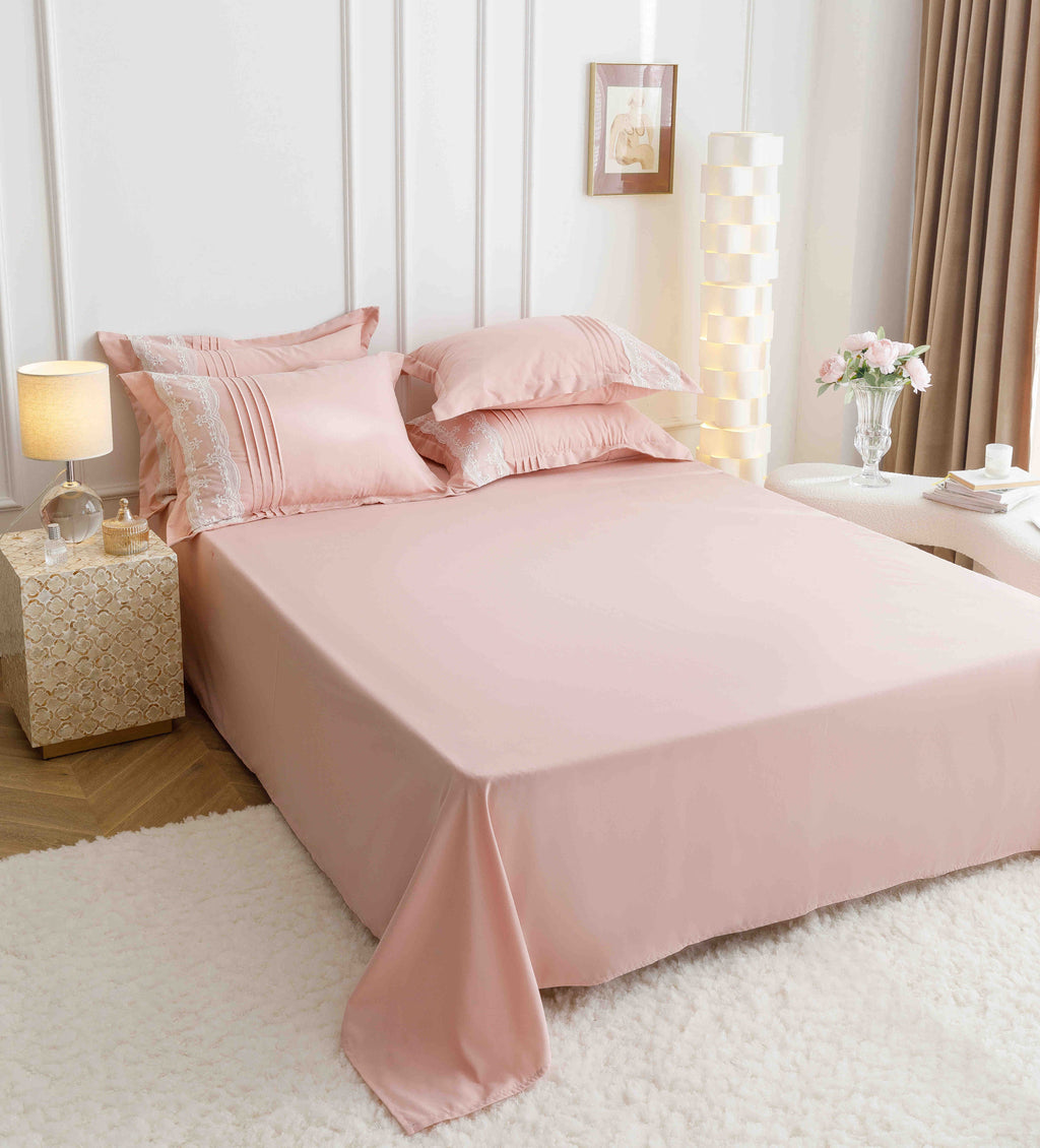 Lenjerie de Pat din Finet Premium cu Inimi Brodate, 6 piese - Roz