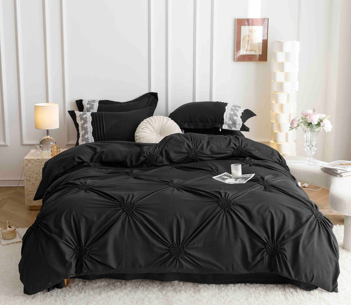 Lenjerie de Pat din Finet Premium cu Inimi Brodate, 6 piese - Negru